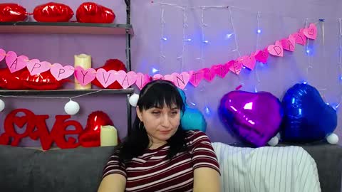 ninaflawlees online show from February 10, 2025, 2:52 am