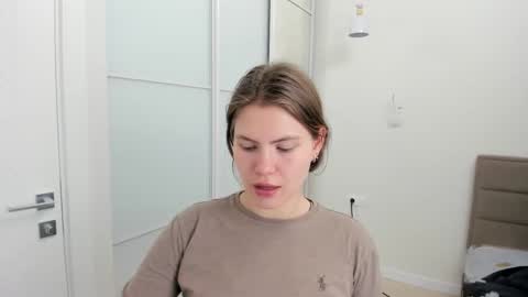 ninarihh online show from February 28, 2025, 12:52 pm