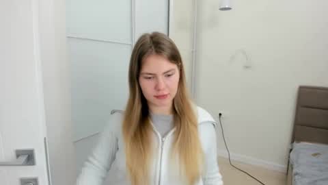 ninarihh online show from March 4, 2025, 10:57 am