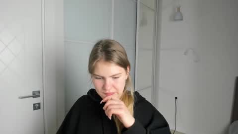 ninarihh online show from March 8, 2025, 5:54 pm