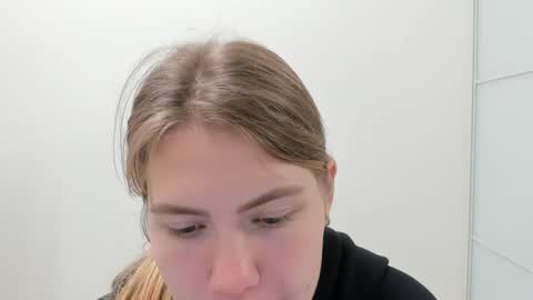 ninarihh online show from October 22, 2025, 11:21 am