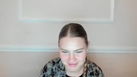 ninarihh online show from November 21, 2025, 1:10 pm