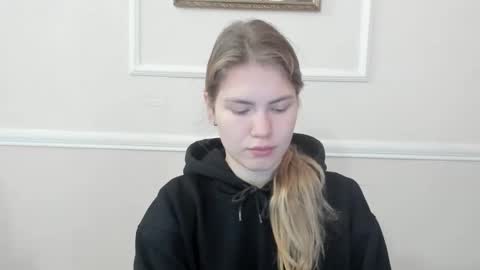 ninarihh online show from December 4, 2025, 12:14 pm