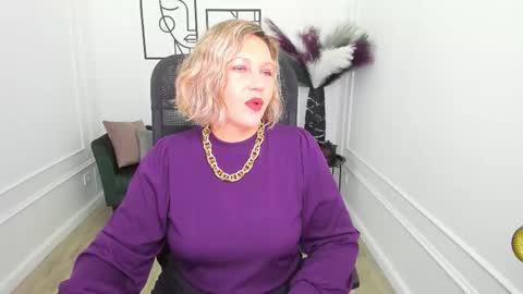 ninastarle online show from November 5, 2025, 4:45 am