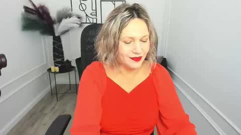 ninastarle online show from November 15, 2025, 4:43 am