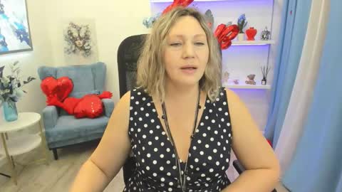 ninastarle online show from February 8, 2026, 11:57 am