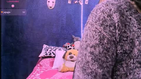 Nina online show from December 2, 2025, 2:01 pm