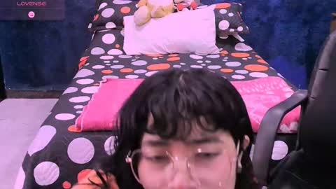 Nina online show from December 3, 2025, 1:53 pm