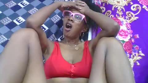 ninie246746 online show from April 14, 2026, 6:41 am