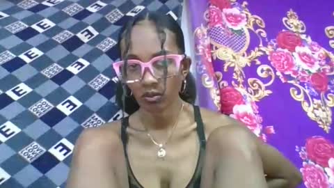 ninie246746 online show from April 19, 2026, 8:02 am