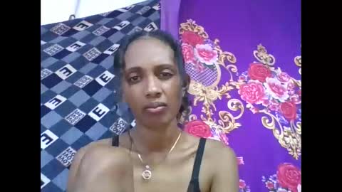 ninie246746 online show from April 20, 2026, 6:53 pm