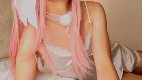 nioki_ online show from March 25, 2026, 4:40 am