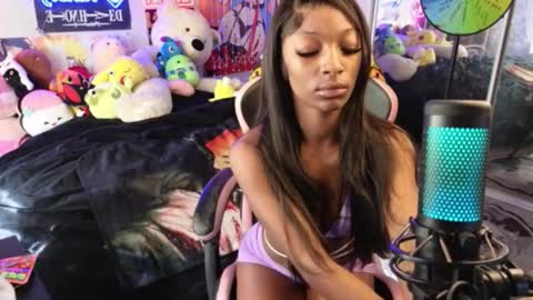 NIVIA WOLFE online show from December 22, 2025, 4:37 pm