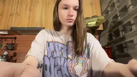 Snapshot of nloraaa chatting on April 17, 2026, 7:44 am Tears Lora online show from April 17, 2026, 7:44 am