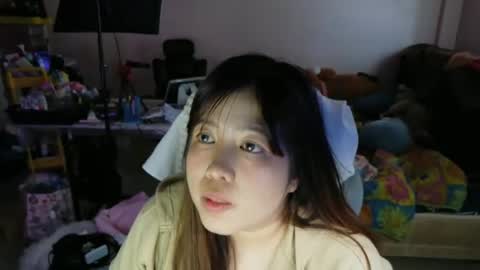 nnisnuna online show from December 3, 2025, 4:53 am