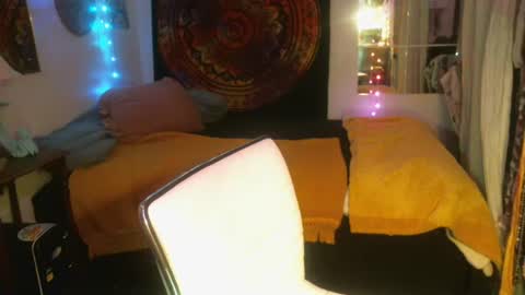 Leah online show from February 21, 2025, 5:35 am