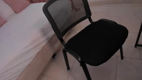 Noa online show from November 6, 2025, 4:13 am