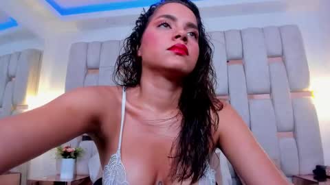 Noa online show from November 25, 2025, 4:12 am