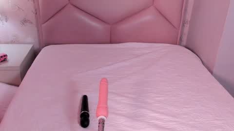   ambarsulliva  online show from February 8, 2025, 3:00 pm