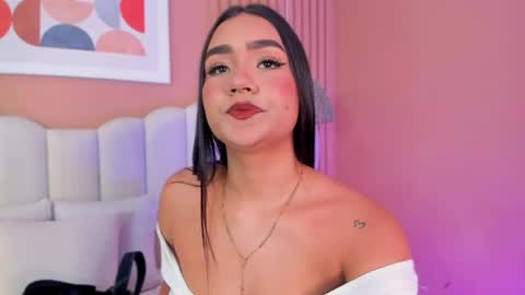 Snapshot of noa_moon chatting on May 5, 2026, 2:41 am Noa online show from May 5, 2026, 2:41 am