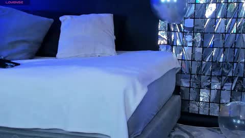 Noah  online show from November 18, 2025, 3:45 am