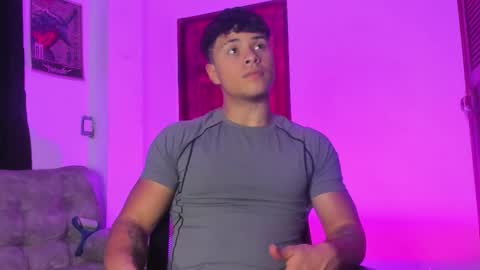 noah_223 online show from February 14, 2026, 7:16 am