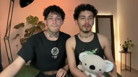 Snapshot of noah_and_steven chatting on May 13, 2026, 1:25 am noah_and_steven online show from May 13, 2026, 1:25 am