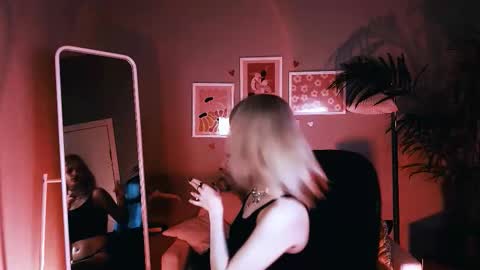 Snapshot of noah_elmer chatting on October 10, 2025, 4:50 pm REAL name LiaDM are always open online show from October 10, 2025, 4:50 pm