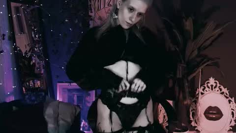 Snapshot of noah_elmer chatting on December 16, 2025, 7:19 pm REAL name LiaDM are always open online show from December 16, 2025, 7:19 pm