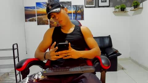 Snapshot of noah_flynn1 chatting on September 17, 2025, 4:03 am noah_flynn1 online show from September 17, 2025, 4:03 am