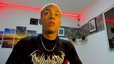 Snapshot of noah_flynn1 chatting on October 3, 2025, 6:10 am noah_flynn1 online show from October 3, 2025, 6:10 am