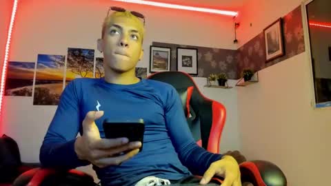 Snapshot of noah_flynn1 chatting on October 4, 2025, 2:53 am noah_flynn1 online show from October 4, 2025, 2:53 am