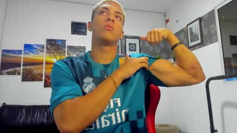 Snapshot of noah_flynn1 chatting on November 22, 2025, 6:34 am noah_flynn1 online show from November 22, 2025, 6:34 am