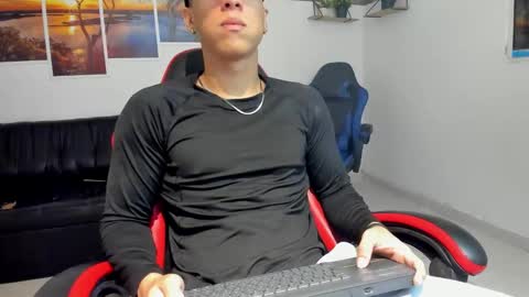 Snapshot of noah_flynn1 chatting on February 18, 2026, 9:27 am noah_flynn1 online show from February 18, 2026, 9:27 am