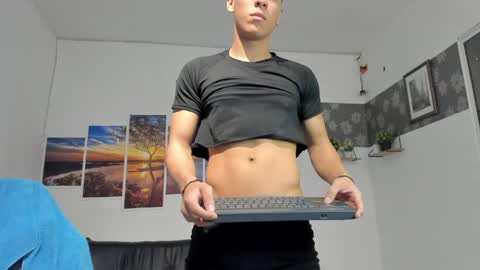 Snapshot of noah_flynn1 chatting on April 30, 2026, 8:20 am noah_flynn1 online show from April 30, 2026, 8:20 am
