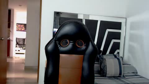 Noah Harris01 online show from February 17, 2025, 12:59 pm