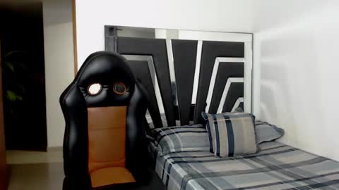 Noah Harris01 online show from September 19, 2025, 9:43 am