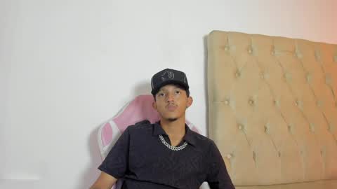 noah_jacksxn online show from May 22, 2026, 5:03 am