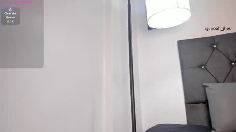 noah_johes online show from April 21, 2026, 3:13 am