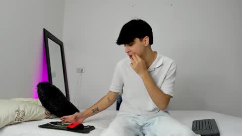 Snapshot of noah_loveboy chatting on September 9, 2025, 8:19 pm Noah online show from September 9, 2025, 8:19 pm