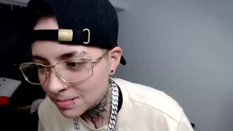 noah hehim    online show from December 6, 2024, 2:13 am