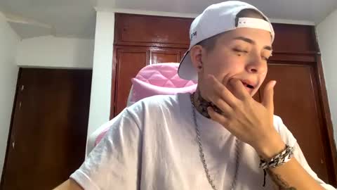 noah hehim    online show from January 25, 2025, 2:37 am