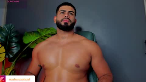 Snapshot of noahcrux chatting on May 23, 2026, 5:01 am Noah online show from May 23, 2026, 5:01 am