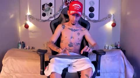 noahdaviss online show from December 2, 2024, 5:04 am