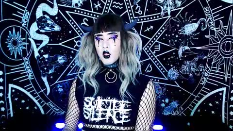 caroline online show from November 14, 2025, 2:21 am