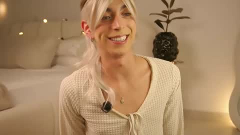 Samantha online show from April 12, 2026, 1:54 am