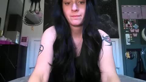 Snapshot of noelle1229 chatting on April 9, 2026, 5:18 pm Noelle online show from April 9, 2026, 5:18 pm