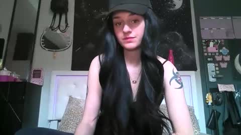 Snapshot of noelle1229 chatting on April 15, 2026, 5:42 pm Noelle online show from April 15, 2026, 5:42 pm