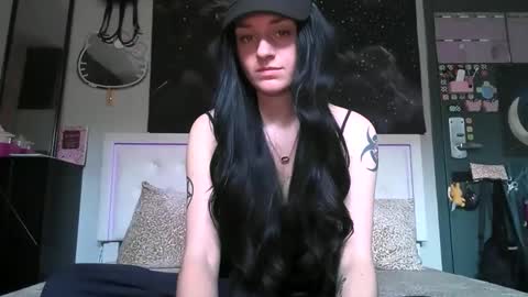 Snapshot of noelle1229 chatting on April 16, 2026, 5:47 pm Noelle online show from April 16, 2026, 5:47 pm