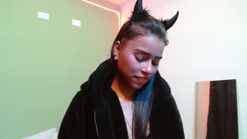 Noha Thomson online show from December 15, 2024, 1:46 am